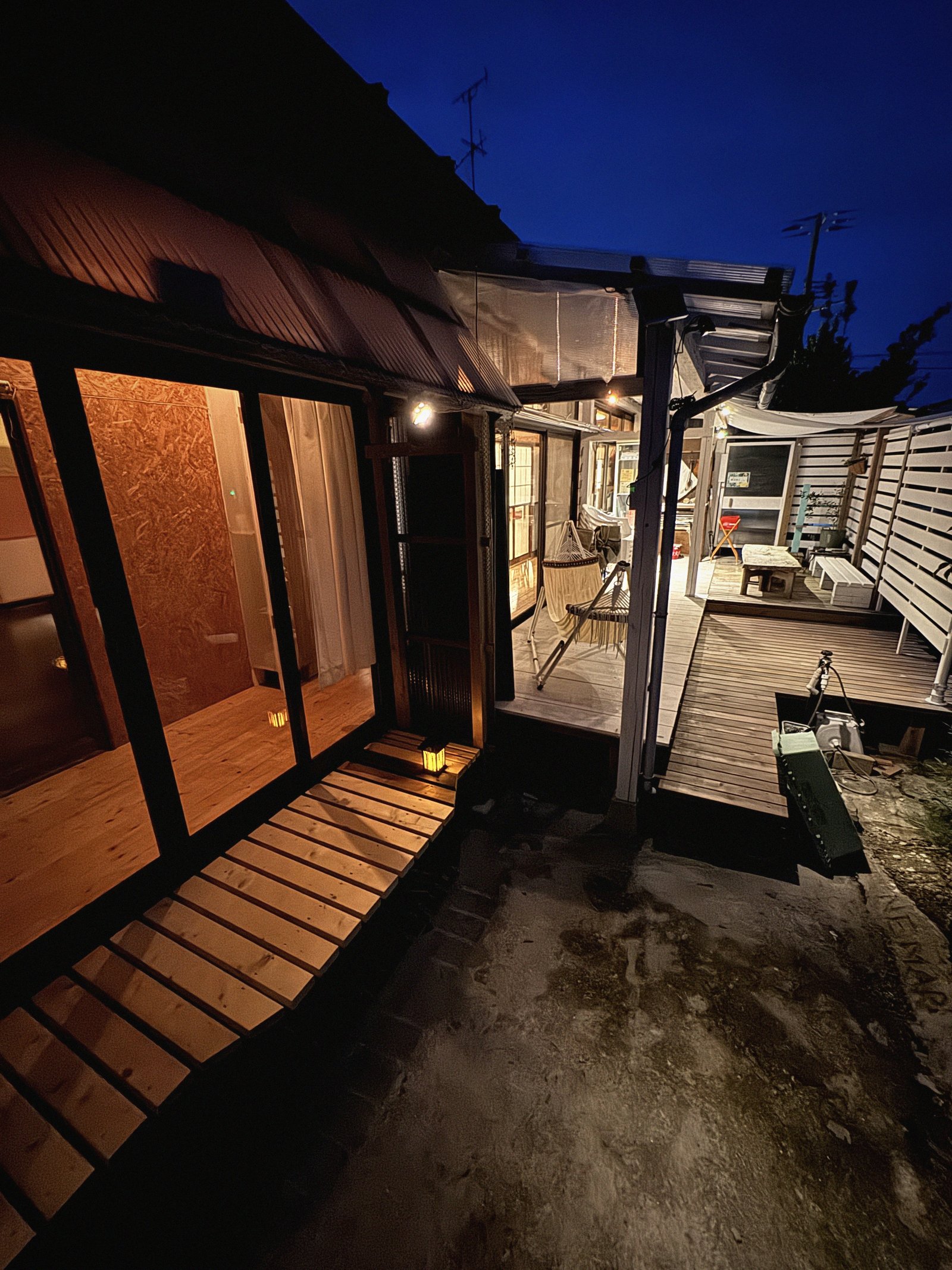 NEMARU貸切宿のプロジェクター ― 映画鑑賞やゲームに